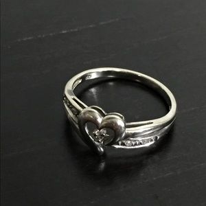 10k White Gold Heart Ring With Diamond Accents 💕